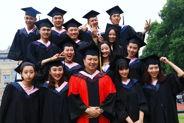 武汉大学毕业一个月工资多少?