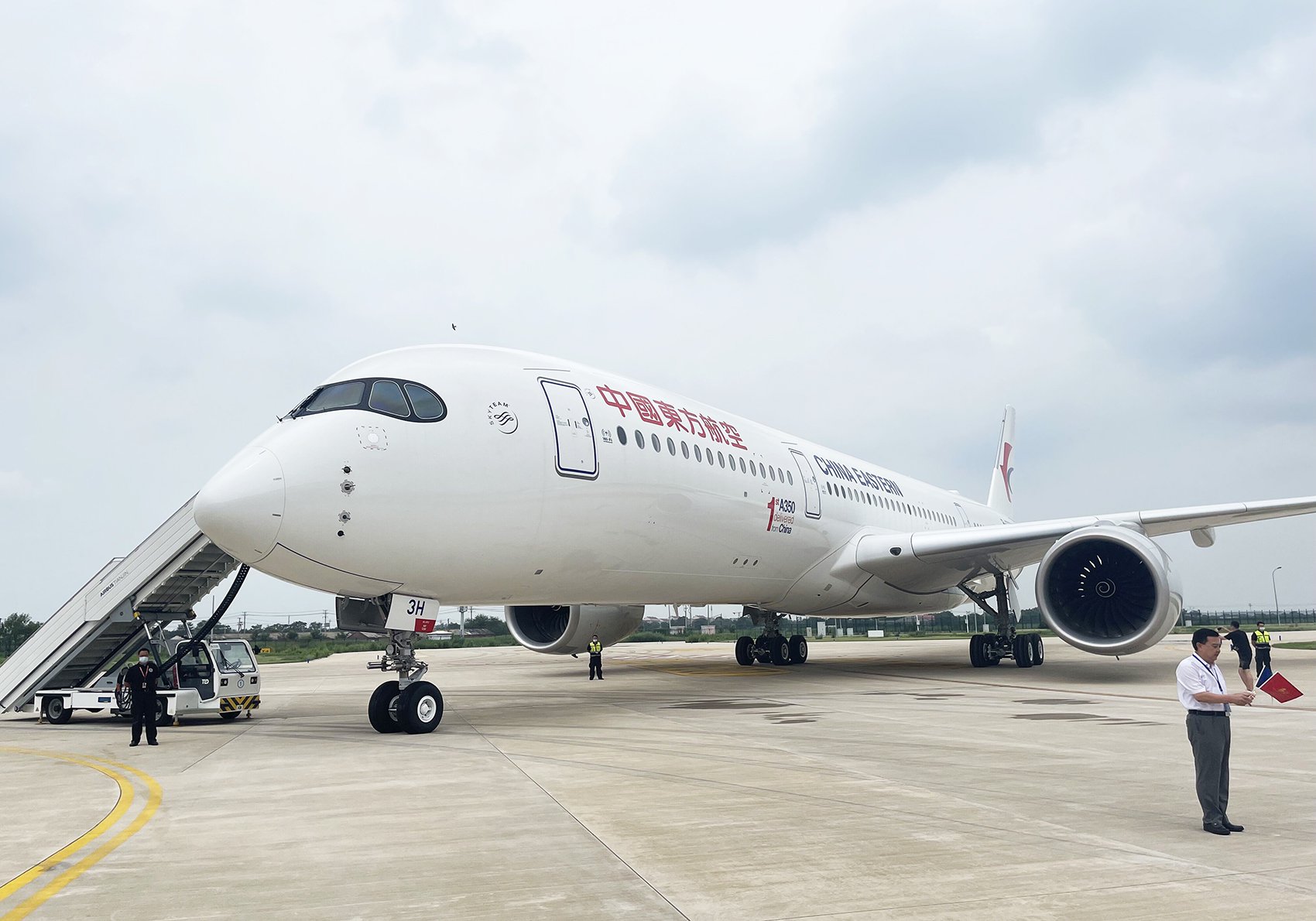 国际航线“拖后腿”？ 东航上半年预亏24亿元以上 春秋、吉祥却赚翻了